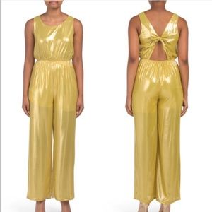 Made in Italy, shiny knit jumpsuit.